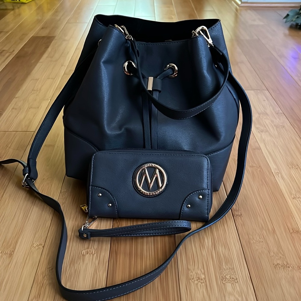Gray Mia K. Collection bucket purse with matching wallet.